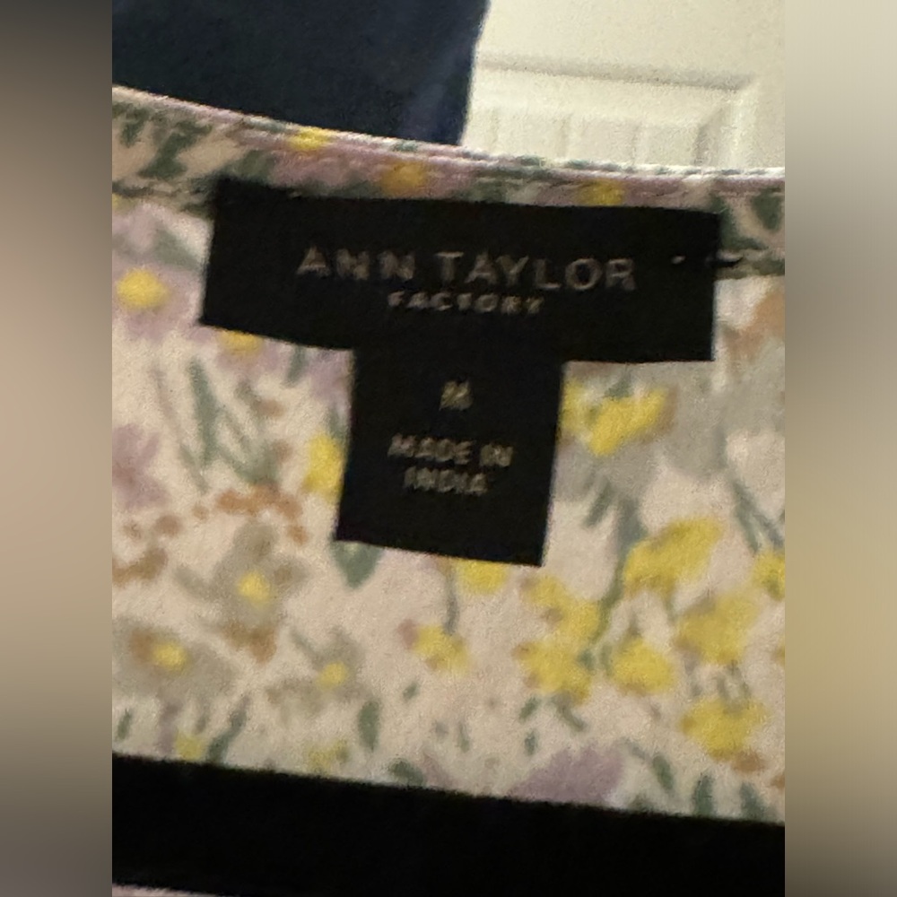 Ann Taylor Floral button blouse - Picture 4 of 4